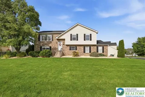 130 Debbie Ln, Easton, PA 18045