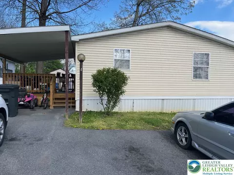 4 Briarwood Ct N, East Allen Twp, PA 18014