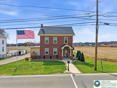 8038 Main St, Fogelsville, PA 18051