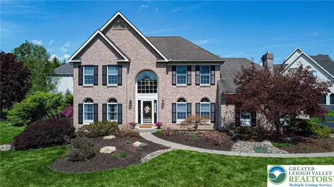 5101 Rosewood Dr, Center Valley, PA 18034