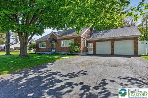 1445 Springhouse Rd, Allentown, PA 18104