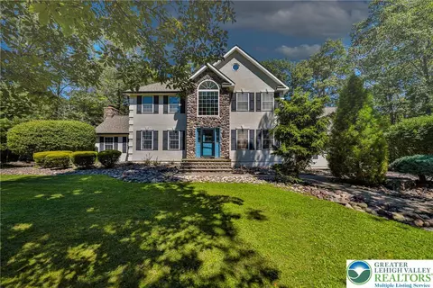 114 Hollow Dr, Stroudsburg, PA 18360