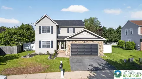 2720 Hickory Dr, Forks Twp, PA 18040