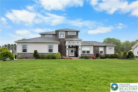 1367 Colony Ln, Pen Argyl, PA 18072