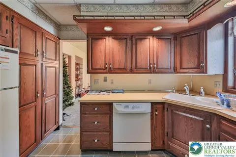 Kitchen - 111 E Goepp St, Bethlehem, PA 18018 photo 2 of 5