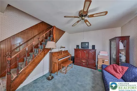 Entry Way - 111 E Goepp St, Bethlehem, PA 18018 photo 4 of 11