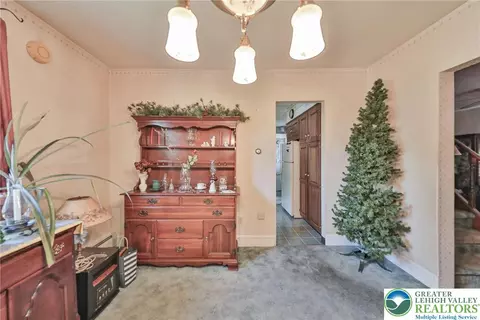 Entry Way - 111 E Goepp St, Bethlehem, PA 18018 photo 6 of 11