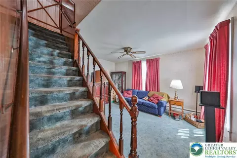 Entry Way - 111 E Goepp St, Bethlehem, PA 18018 photo 5 of 11