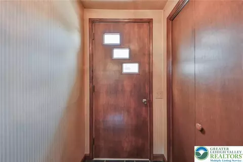Entry Way - 111 E Goepp St, Bethlehem, PA 18018 photo 2 of 11