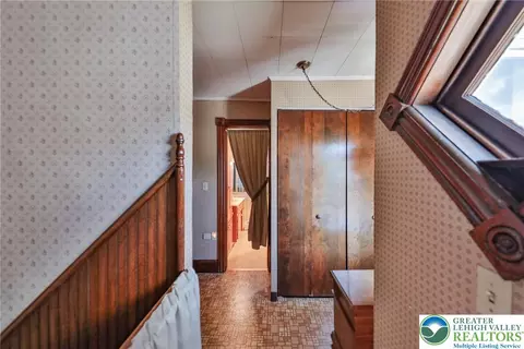Entry Way - 111 E Goepp St, Bethlehem, PA 18018 photo 7 of 11