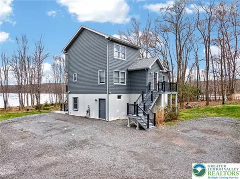 208 Phillips Rd, Clifton Twp, PA 18424