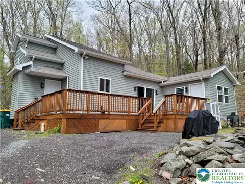 3422 Pocono Dr, East Stroudsburg, PA 18302