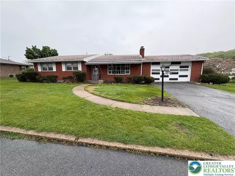 2556 Park View Rd, Slatington, PA 18080