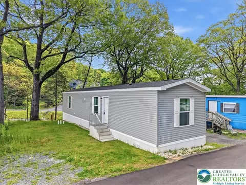 2 Indian Trl, Wind Gap, PA 18091