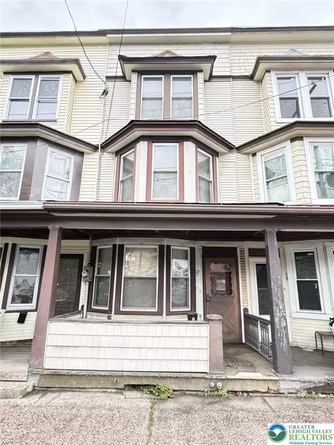 21 W Bertsch St, Lansford, PA 18232