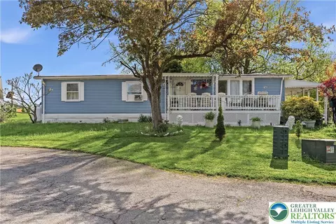 8743 Turkey Ridge Rd, Breinigsville, PA 18031