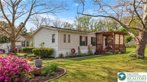 17 Valley View Dr, Mechanicsburg, PA 17050