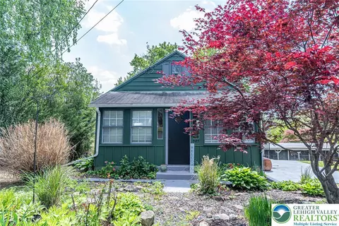 525 Royal Manor Rd, Williams Twp, PA 18042