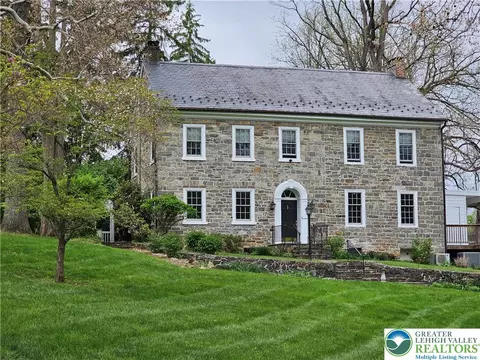 200 Bella Vista Dr, Bethlehem, PA 18017