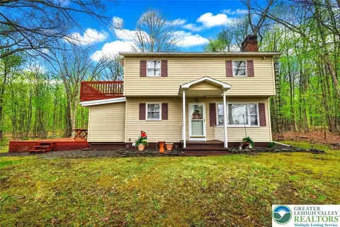6438 Lakeshore Dr, East Stroudsburg, PA 18302
