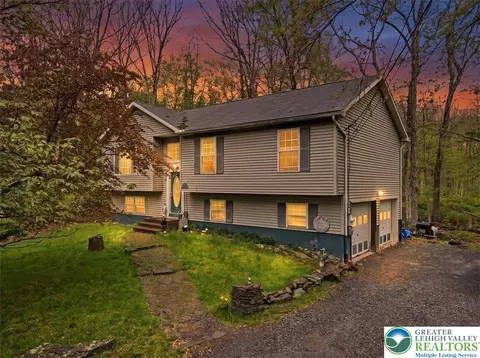 1197 Hunters Woods Dr, East Stroudsburg, PA 18301