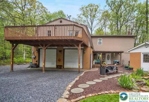 9223 N Loop Rd, Slatington, PA 18080