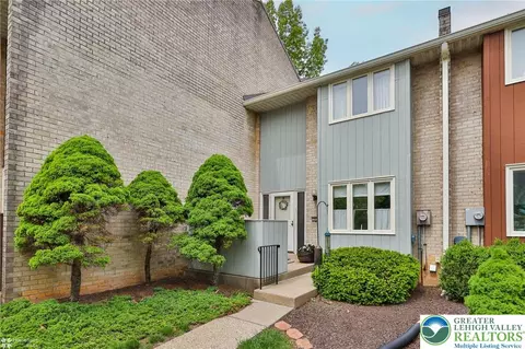 353 Carver Dr, Bethlehem, PA 18017