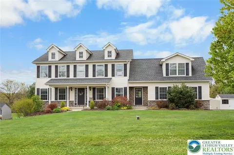 136 Redstone Dr, Nazareth, PA 18064