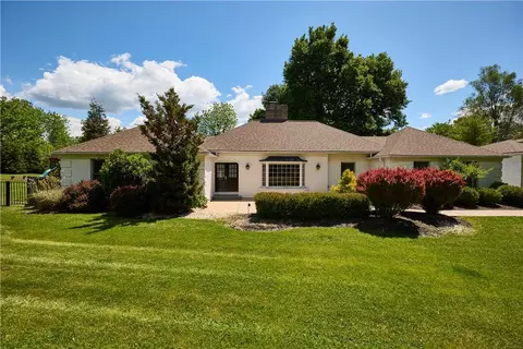1989 W Point Dr, Bethlehem, PA 18015