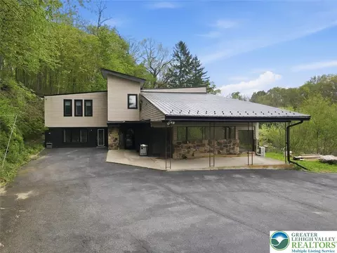 2288 Mulberry Rd, Fogelsville, PA 18051
