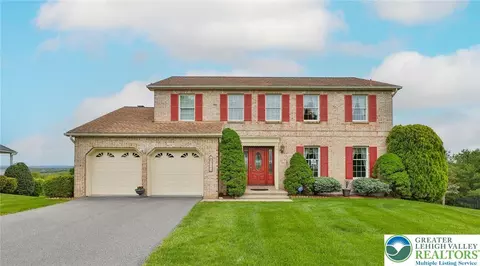 216 Memorial Dr, Bath, PA 18014