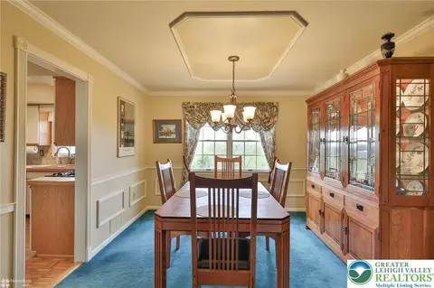 216 Memorial Dr, Bath, PA 18014 photo 8