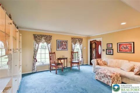 216 Memorial Dr, Bath, PA 18014 photo 7