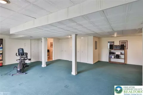 216 Memorial Dr, Bath, PA 18014 photo 28