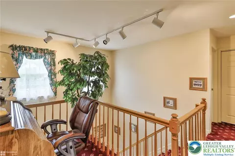216 Memorial Dr, Bath, PA 18014 photo 18