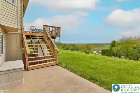 216 Memorial Dr, Bath, PA 18014 photo 35