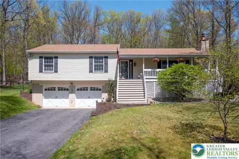269 Shady Oaks Dr, Saylorsburg, PA 18353