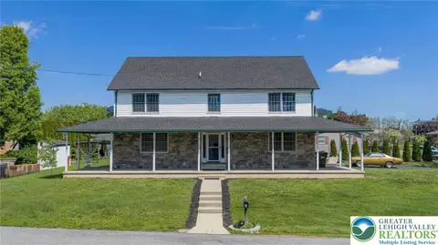 44 W 4th St, Nazareth, PA 18064
