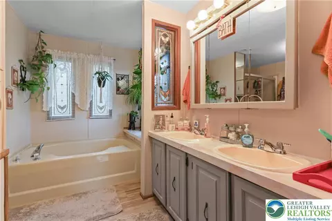 17 Valley View Dr, Bath, PA 18014 photo 17