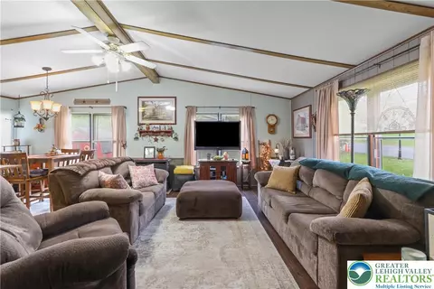 17 Valley View Dr, Bath, PA 18014 photo 8
