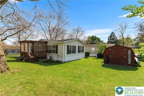 17 Valley View Dr, Bath, PA 18014 photo 2