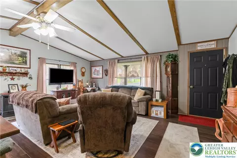17 Valley View Dr, Bath, PA 18014 photo 7