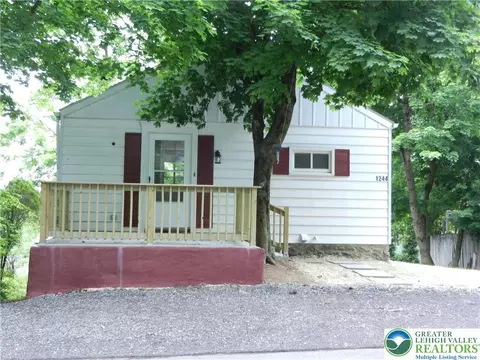 1244 Seidersville Rd, Bethlehem, PA 18015