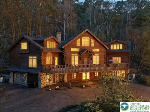 493 Lake Dr, Nesquehoning, PA 18240