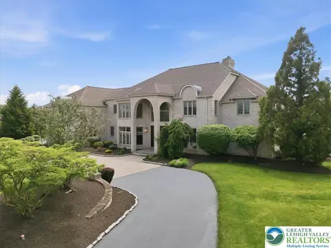 4126 Cambridge Ct, Schnecksville, PA 18078