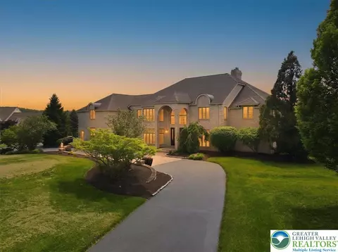 4126 Cambridge Ct, Schnecksville, PA 18078