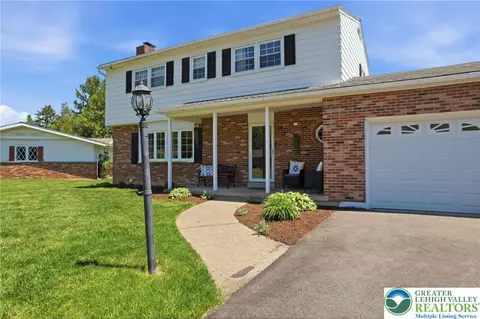 1822 Mark Twain Cir, Bethlehem, PA 18017