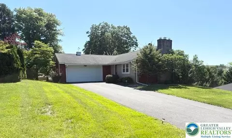 34 Stonecroft Dr, Palmer Township, PA 18045