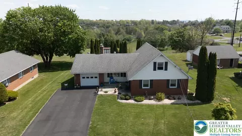 554 Mountain View Ave, Nazareth, PA 18064
