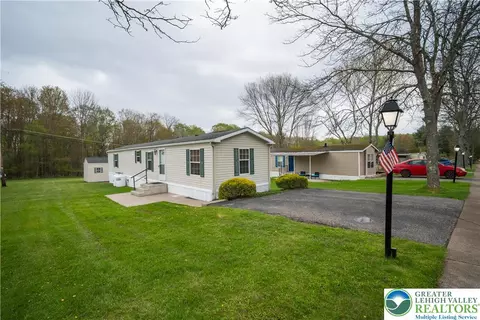 13 Clifton Manor Dr, Clifton Twp, PA 18424